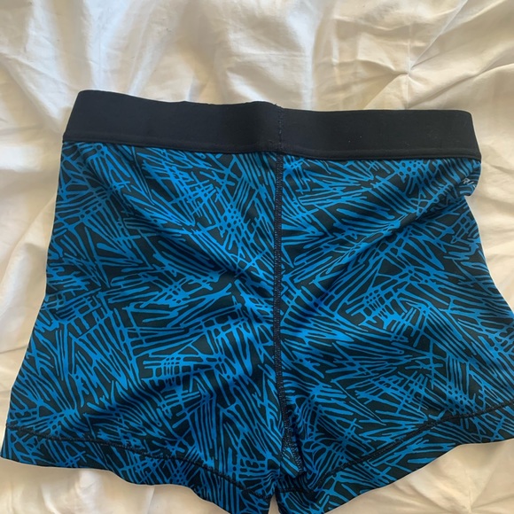 Nike spandex shorts - Picture 2 of 2